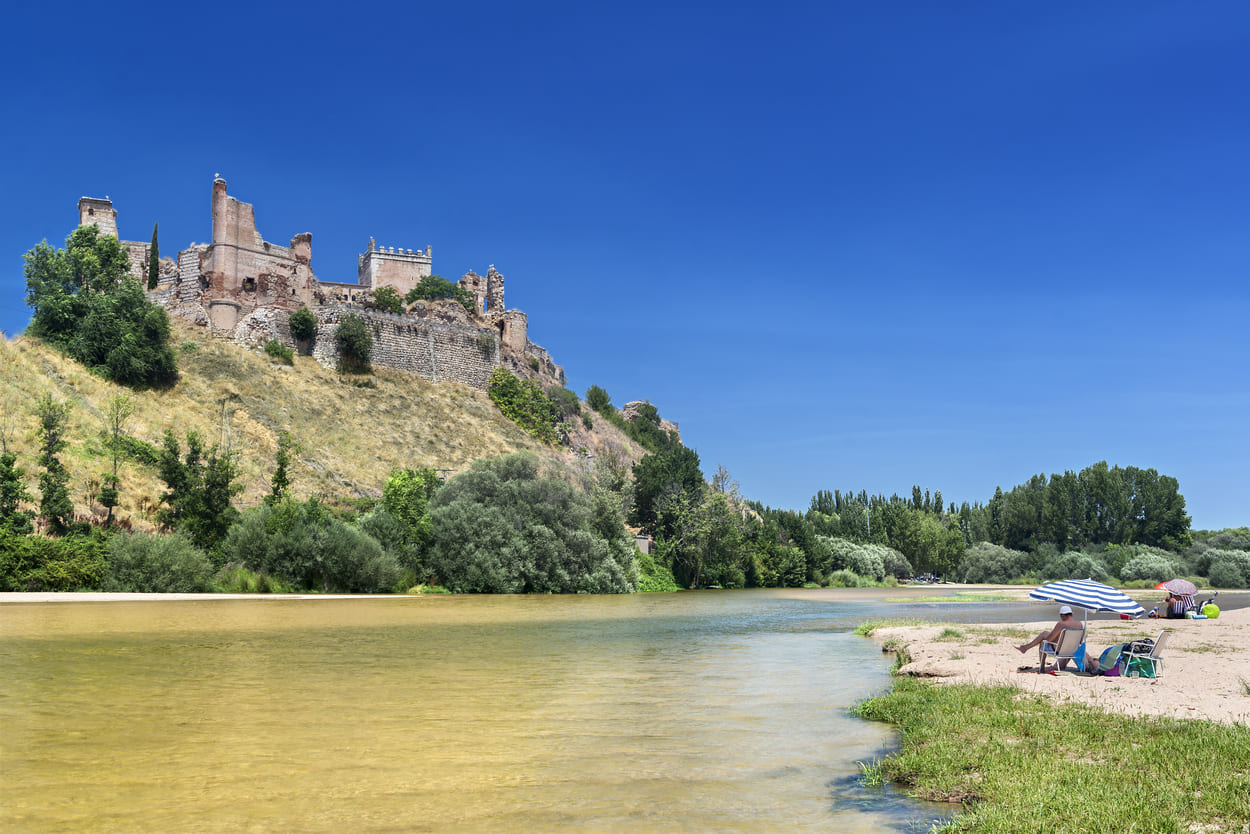 Castillo de escalona y río alberche, playa, Méntrida-Toledo, Qué visitar en Castilla-La Mancha, qué hacer en Castilla-La Mancha, Ruta del Vino de Méntrida Toledo