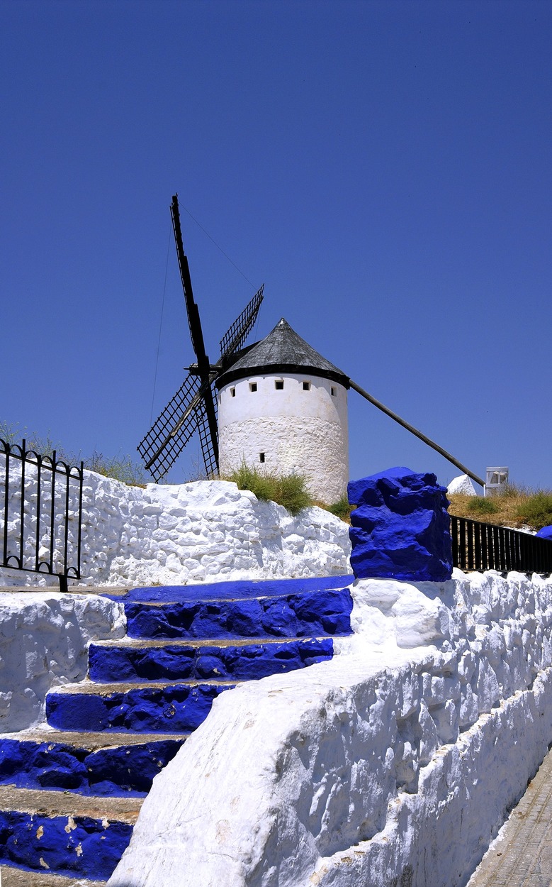 Molinos de campo de criptana, qué visitar en casilla la mancha, el mejor vino de castilla-la mancha