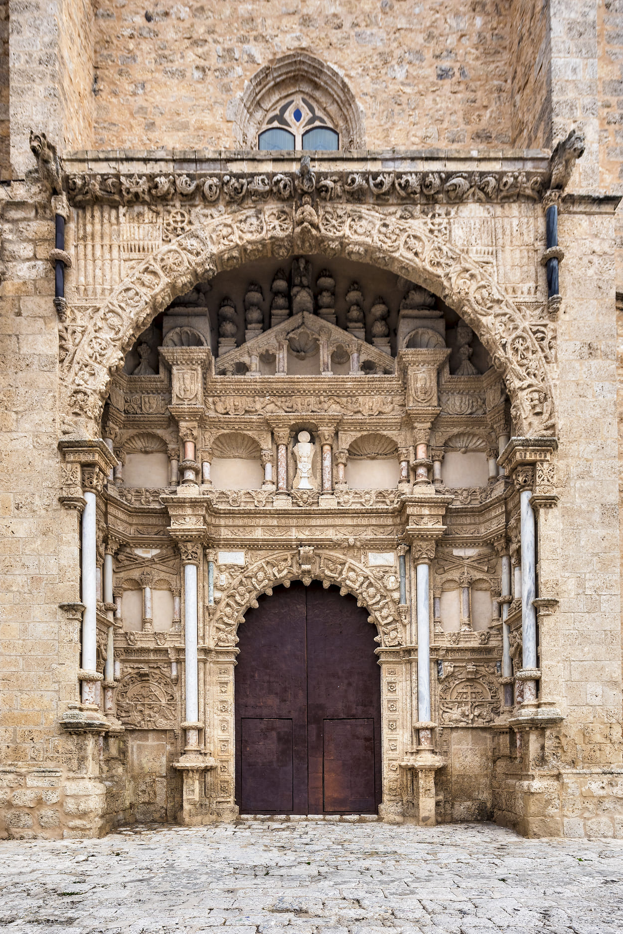 Colegiata del Santísimo Sacramento de Torrijos, Toledo, Ruta del Vino de Méntrida-Toledo, qué visitar en Castilla-La Mancha, Qué hacer en Castilla-La Mancha